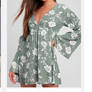 Green and white mini dress w/ bell bottom sleeves